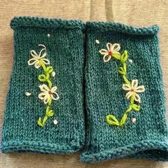 Fingerless Gloves wrist warmers  teal with flowers HandCrafted OSFM - Picture 1 of 6